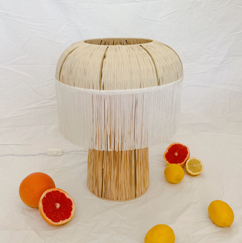 Lampe à poser tissée en raphia Coco