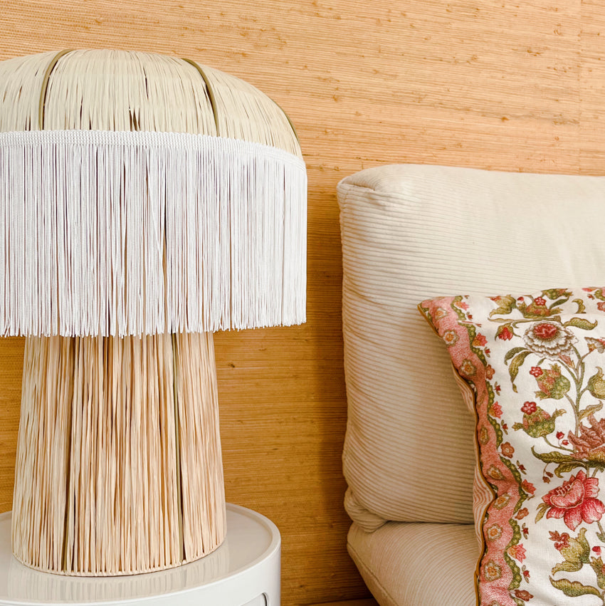 Lampe à poser tissée en raphia Coco