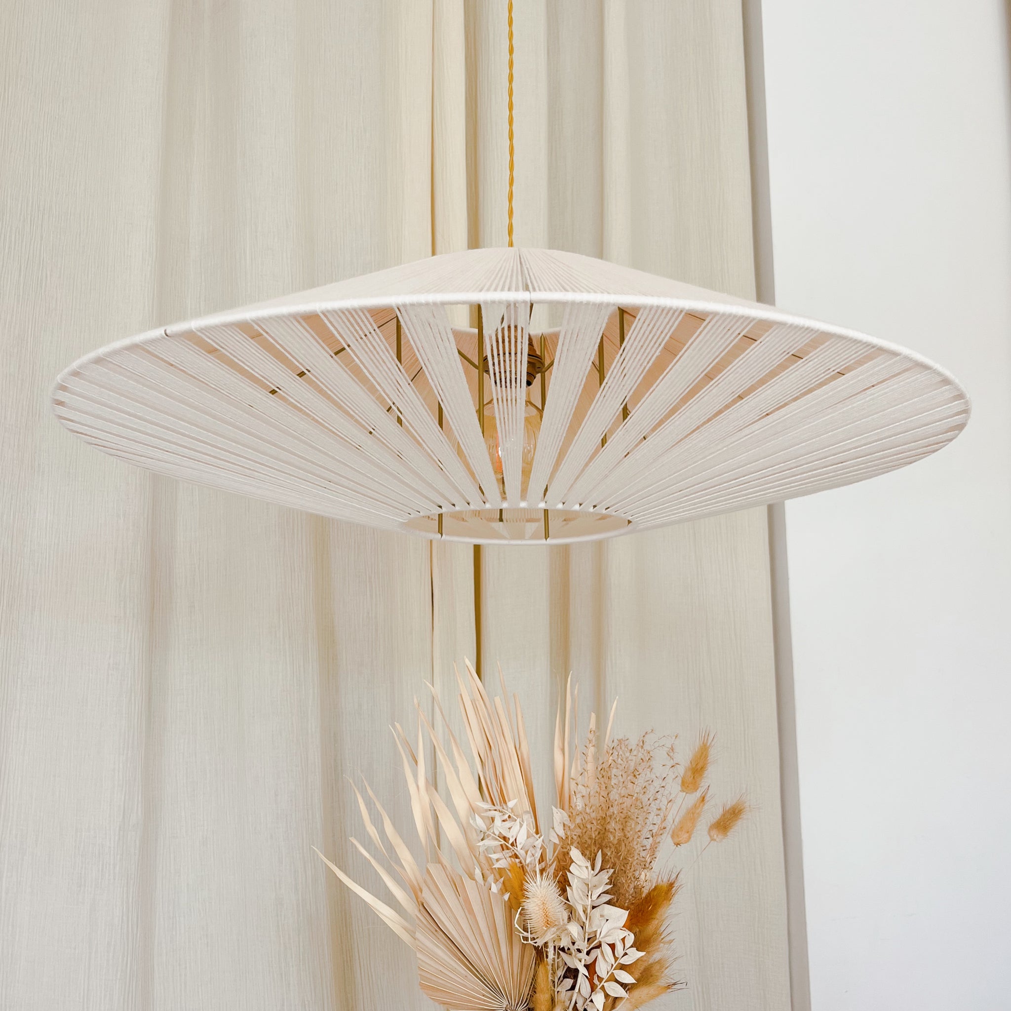 Suspension en papier tissé, diamètre 42 cm KAIRI | Maisons du Monde Suspension en papier tissé, diamètre 42 cm KAIRI | Maisons du Monde
