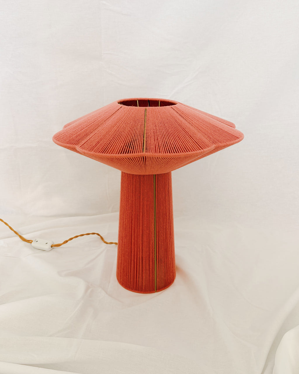 Lampe à poser tissée en fil de coton Gaby