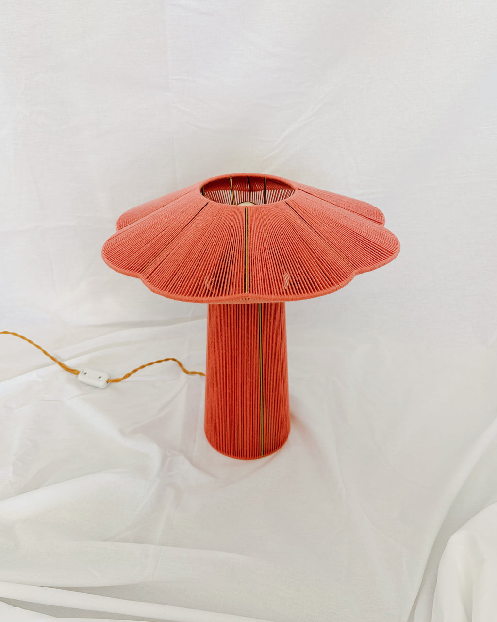 Lampe à poser tissée en fil de coton Gaby