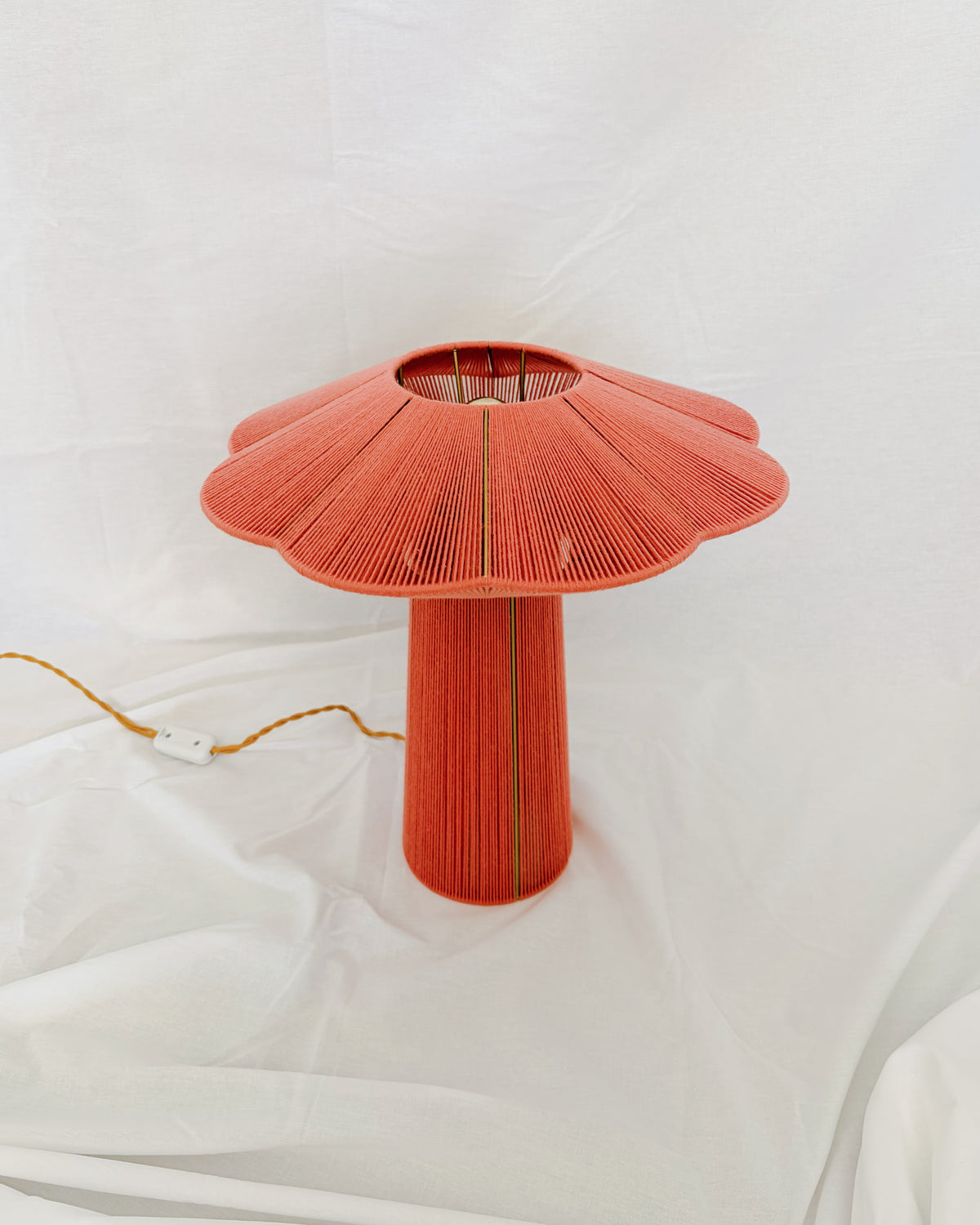 Lampe à poser tissée en fil de coton Gaby