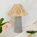 Lampe à poser tissée en raphia Jonie