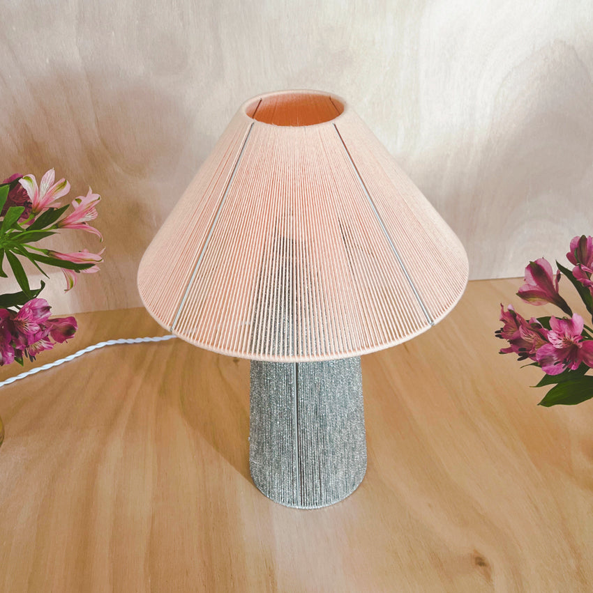 Lampe à poser tissée en coton Poerava
