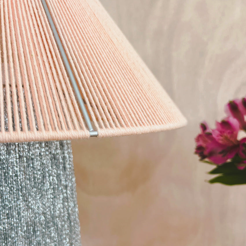 Lampe à poser tissée en coton Poerava