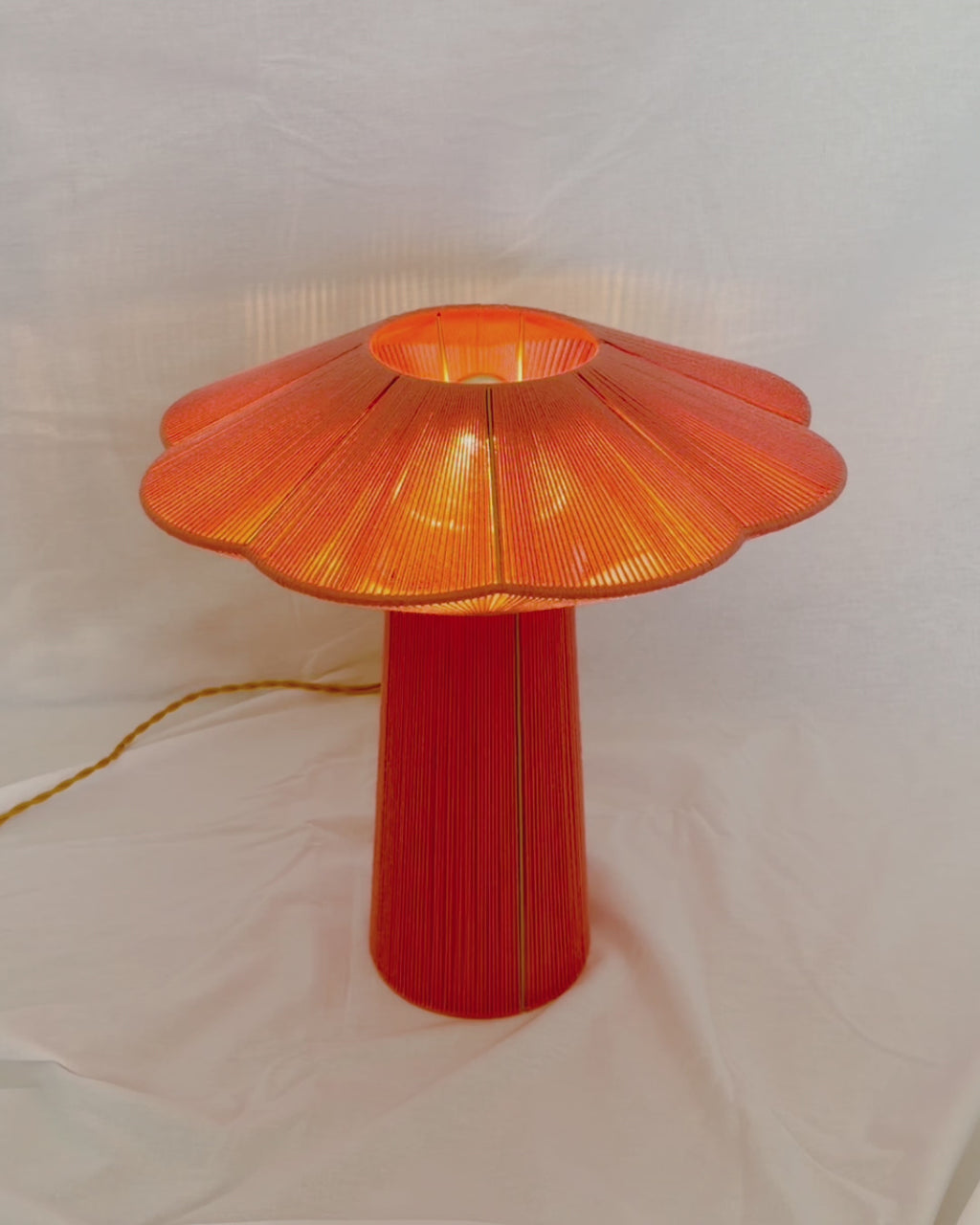 Lampe à poser tissée en fil de coton Gaby