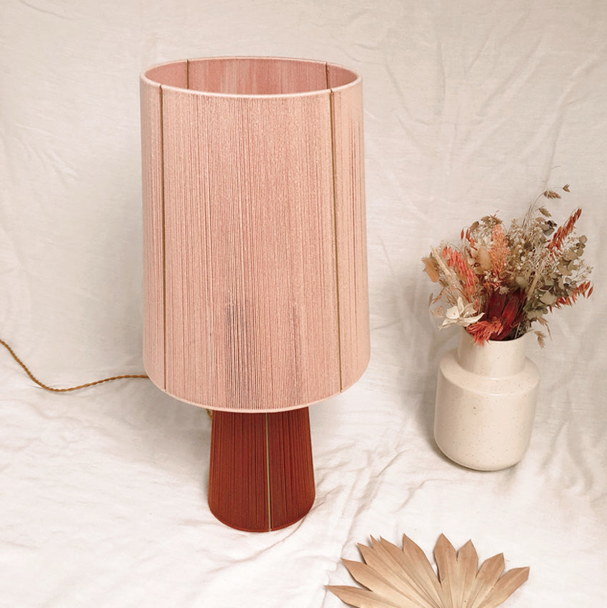 Lampe à poser tissée en coton Rosa