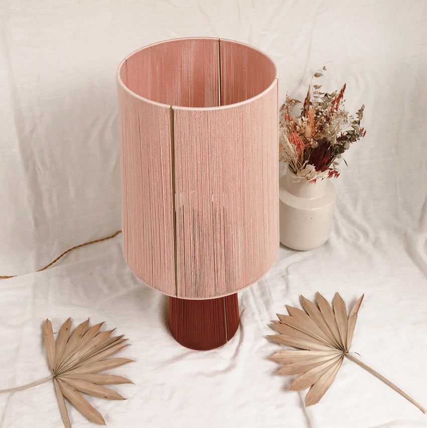 Lampe à poser tissée en coton Rosa