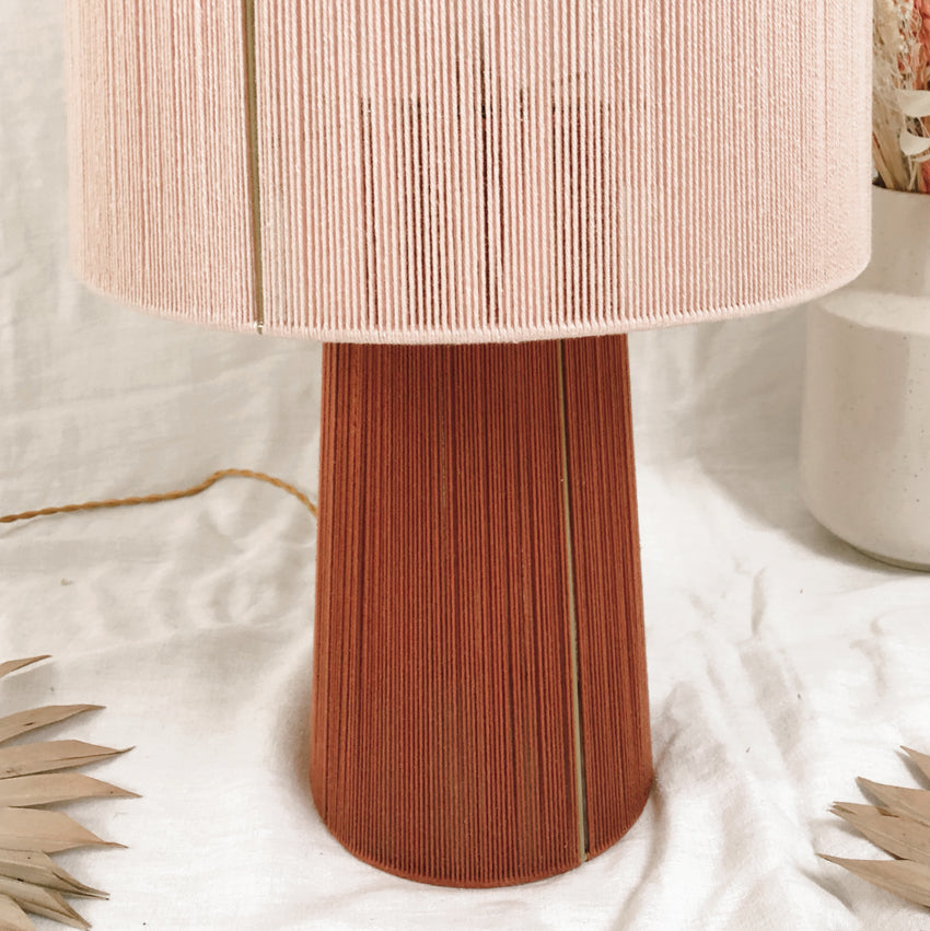 Lampe à poser tissée en coton Rosa